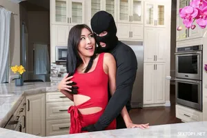 Lén loạn luân cùng chị dâu bím không lông