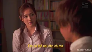 Cơn bão lớn, cô giáo bị kẹt lại lớp với cậu học trò
