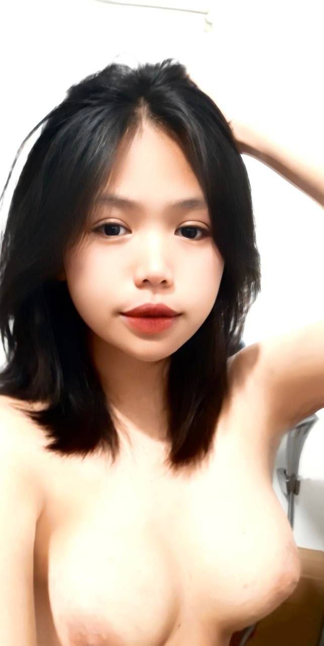 Chồng yêu đi công việc nước ngoài, Người vợ ở nhà xoạc với đám bạn của con trai