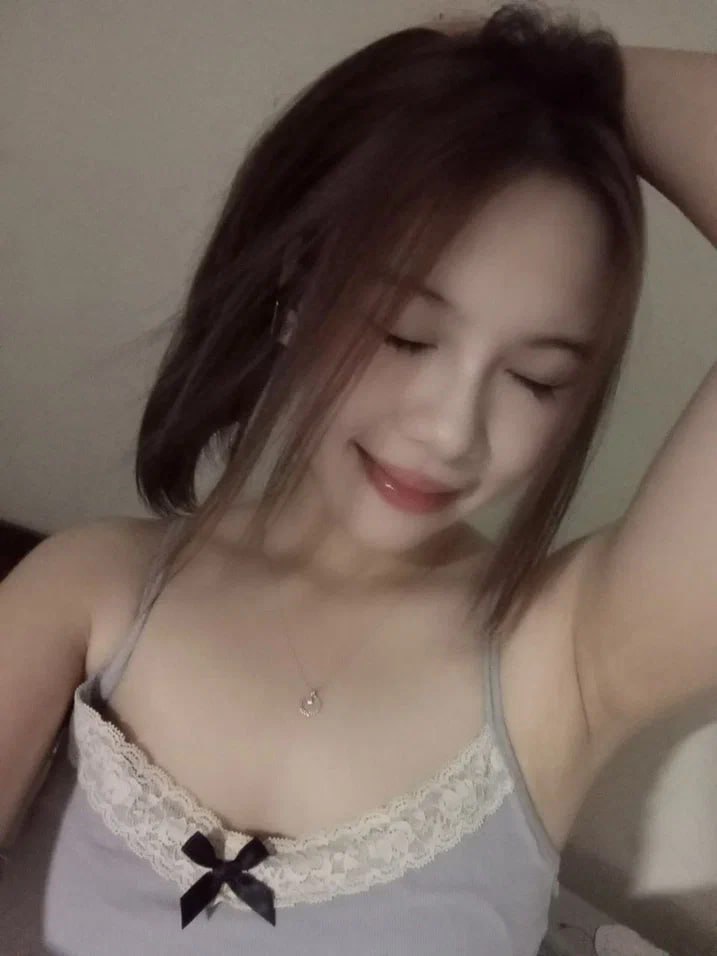 Cậu đeo bao nhanh lên lồn tớ ướt lắm rồi